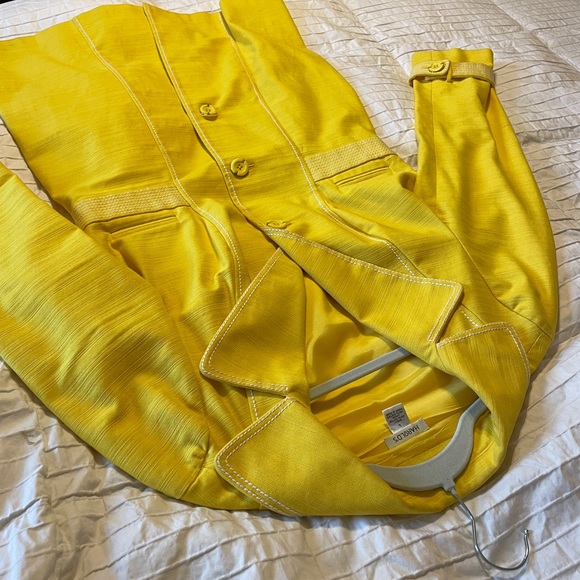 Yellow Jacket - Picture 3 of 7